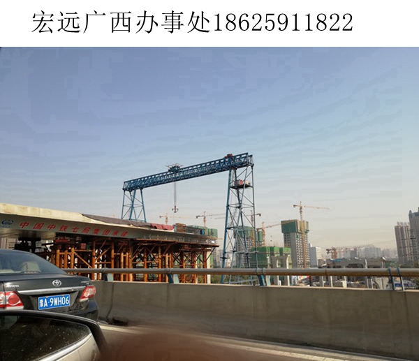 廣西百色300 噸單梁龍門吊與其他吊裝設備的協同作業(yè)
